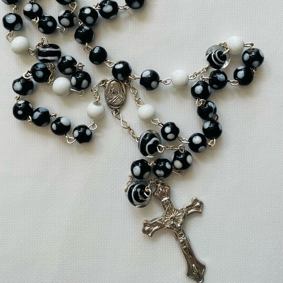Rosary Heirloom hand turned black white & silver First Communion orConfirmation - Picture 6 of 12